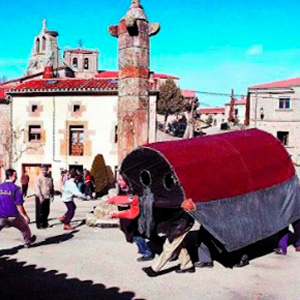 CURRA, ROMERA Y LA TARASCA. ASOCIACIÓN JÓVENES DE HACINAS