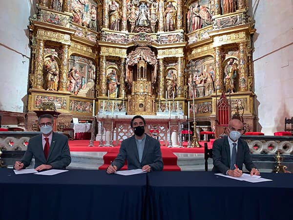 Firma del convenio de colaboración entre el Arzobispado de Burgos, Fundación Cajacírculo y Fundación Ibercaja